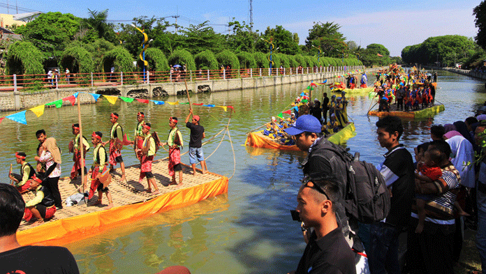 Karnaval Seni Budaya di Atas Air Jadi Daya Tarik Festival Cimanuk
