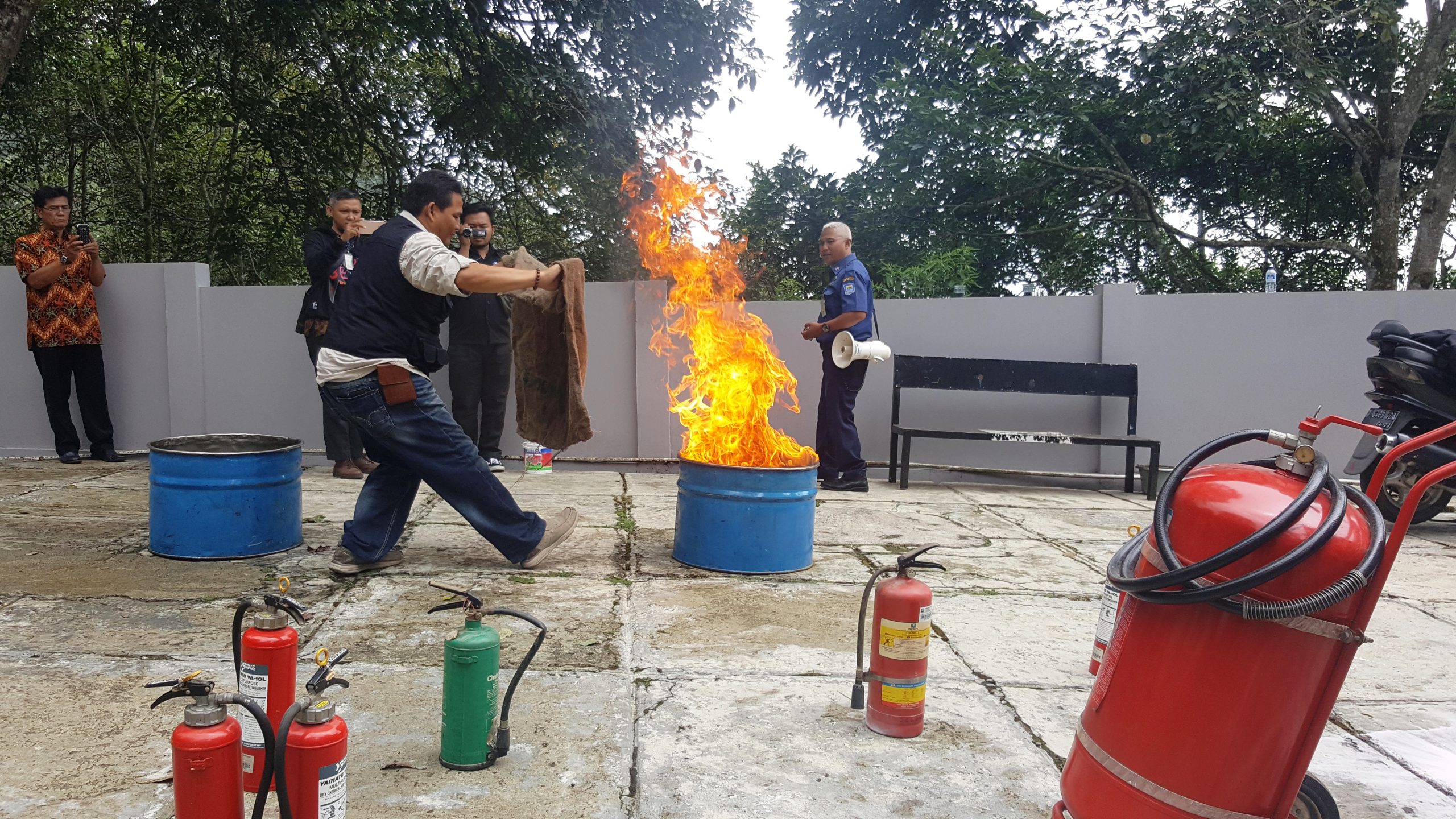 Karyawan PVMBG Dilatih Padamkan Api