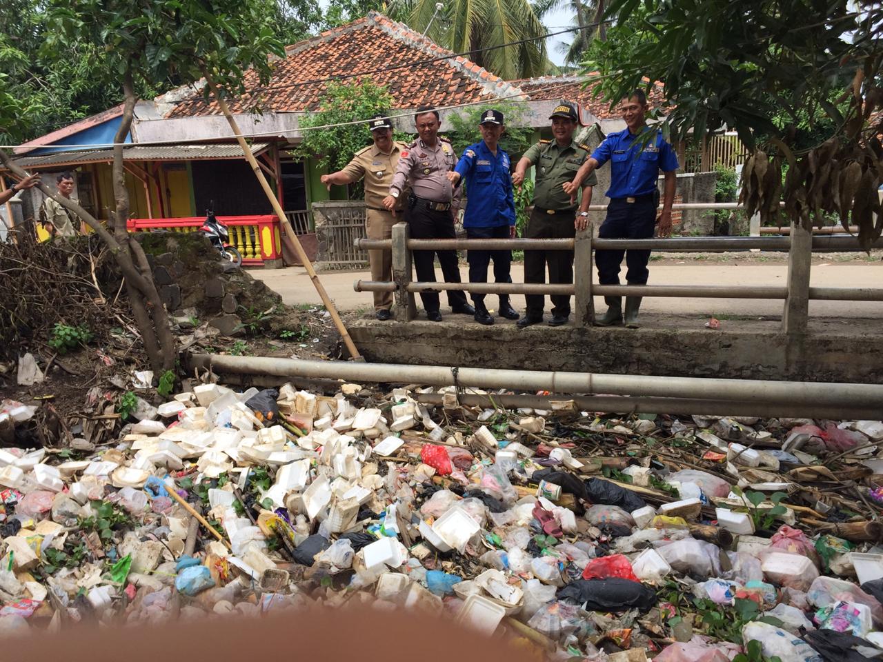 Kepala Dlh Rawan Banjir Jangan Buang Sampah Di Sungai Pasundan Ekspres