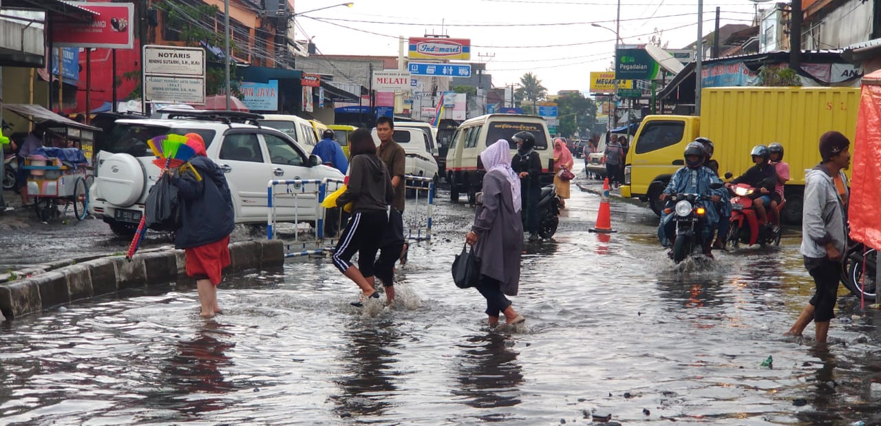 Hujan hanya Satu Jam, Jalur Lembang Digenangi Banjir