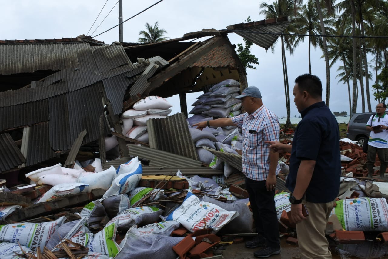 Pupuk Kujang Distribusikan Bantuan untuk Korban Tsunami
