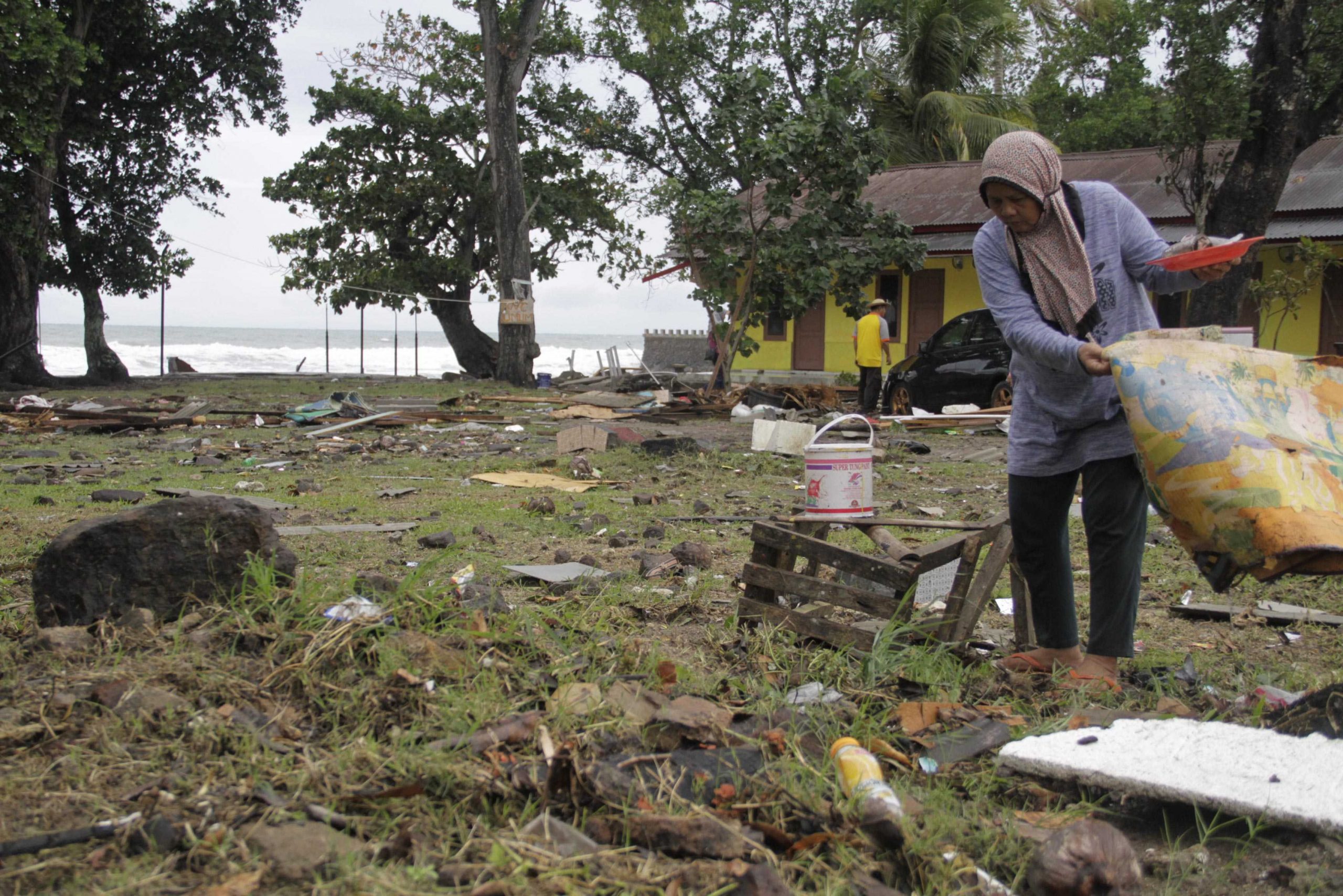 Ketika Tsunami Meluluhlantakan Usaha Warga Sekitar Pantai Carita, Banten