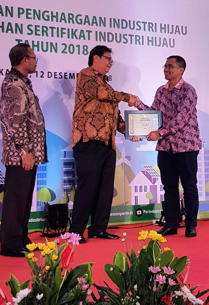 Pabrik Aqua Subang Raih Penghargaan Industri Hijau 2018
