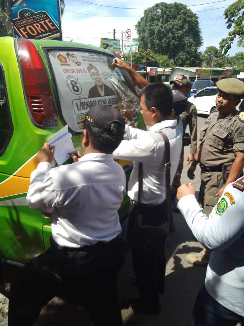 Stiker Jokowi dan Caleg DPR RI di Angkutan Umum Dibersihkan