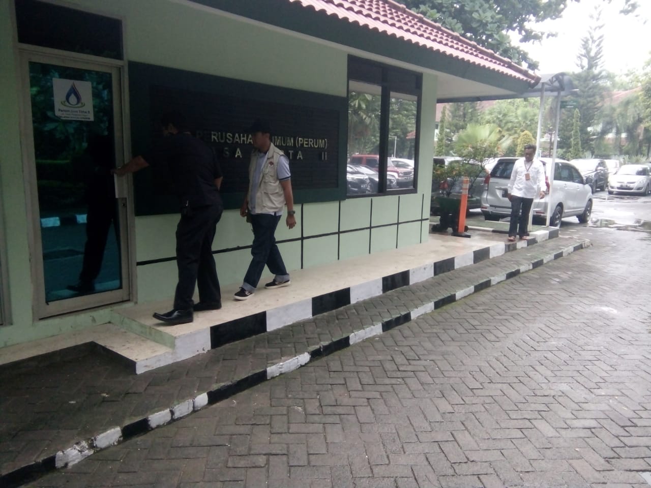 BREAKING NEWS! 15 Petugas KPK Geledah Kantor PJT II Purwakarta