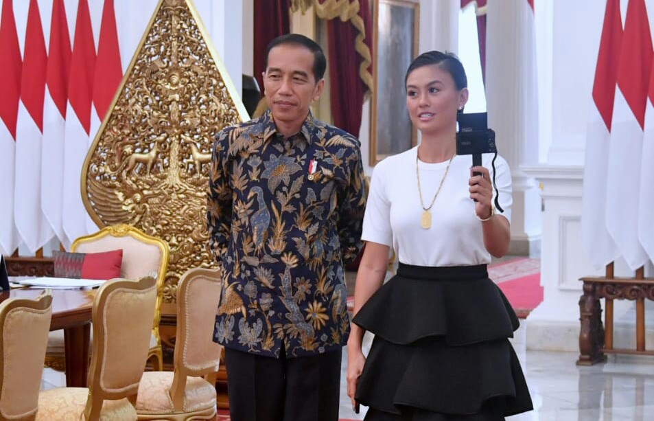 Saat Jokowi Nge-Vlog Bareng Agnez Mo, Minta Dukungan untuk Milenial, Dipuji Netizen
