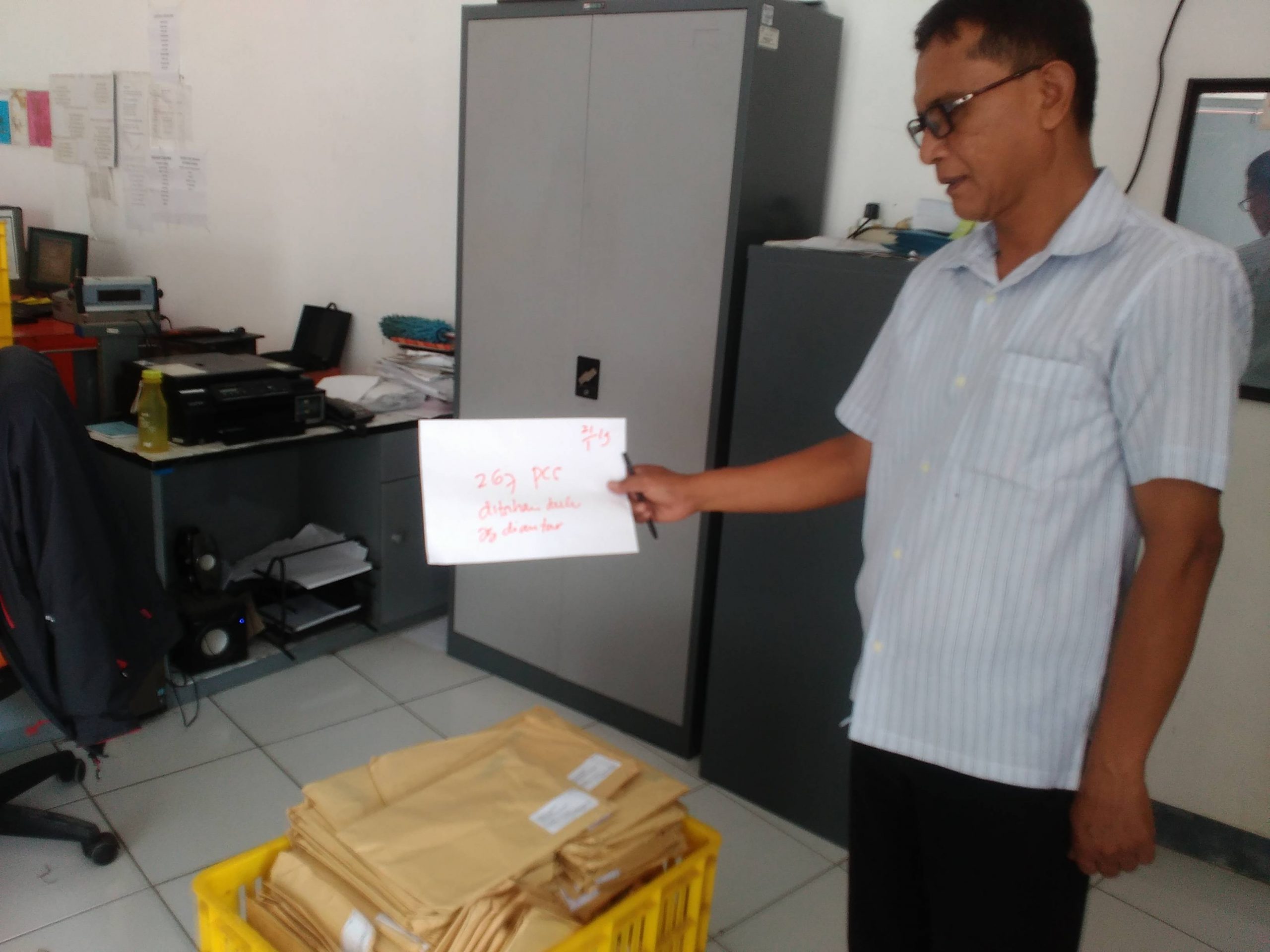 1.951 Kiriman Paket Tabloid Indonesia Barokah Masih Ditahan
