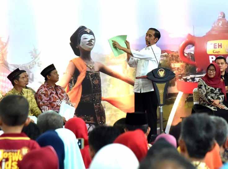 Jokowi Setarakan Gaji Perangkat Desa dengan PNS Golongan II A