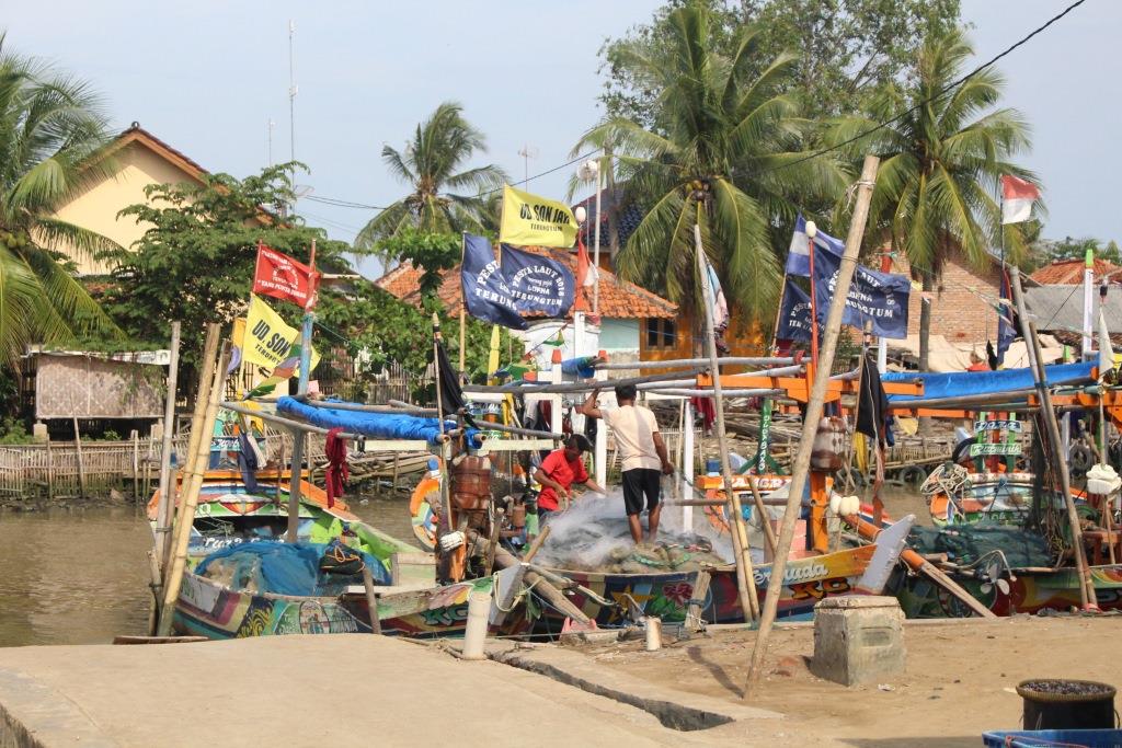 Akibat Cuaca Buruk Kapal Disandarkan, Nelayan Memilih Mencari Kerang