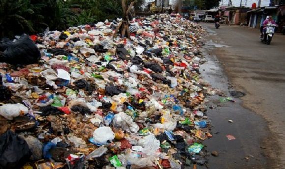 Malam Tahun Baru Sisakan Tumpukan Sampah, Puluhan Petugas Kebersihan Dikerahkan