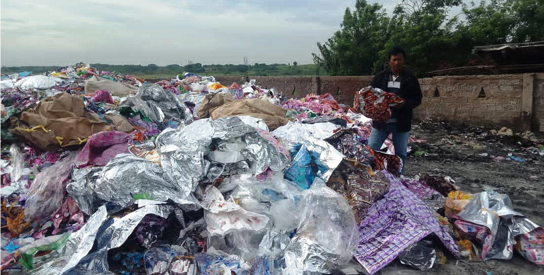 Ratusan Ton Sampah Tak Terangkut