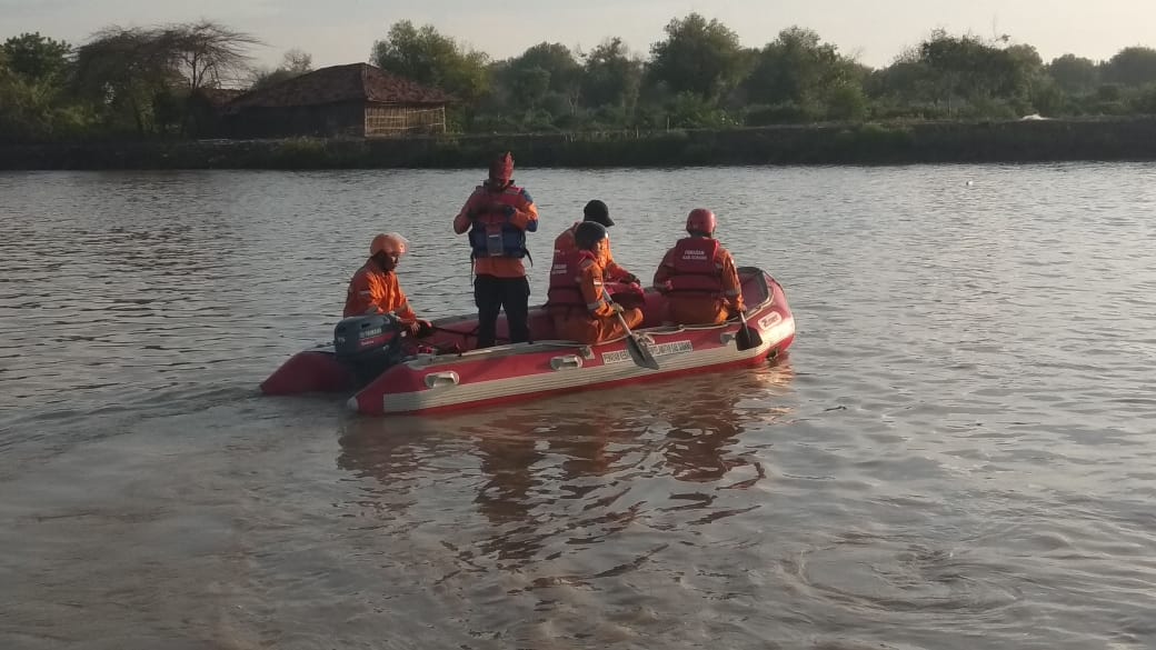Pemuda Asal Cirebon Tenggelam di Muara Sungai Ciasem