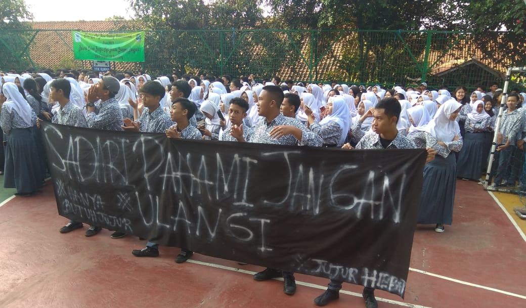 Protes Pungli, 500 Siswa SMAN 19 Bandung Demo Kepala Sekolah