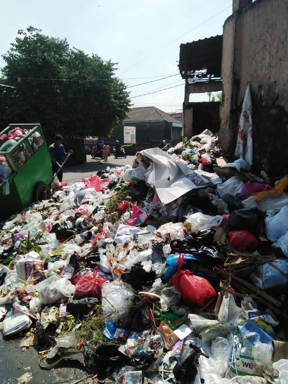 Dinas Lingkungan Hidup dan Kebersihan Berlakukan Program Zona Bebas Sampah