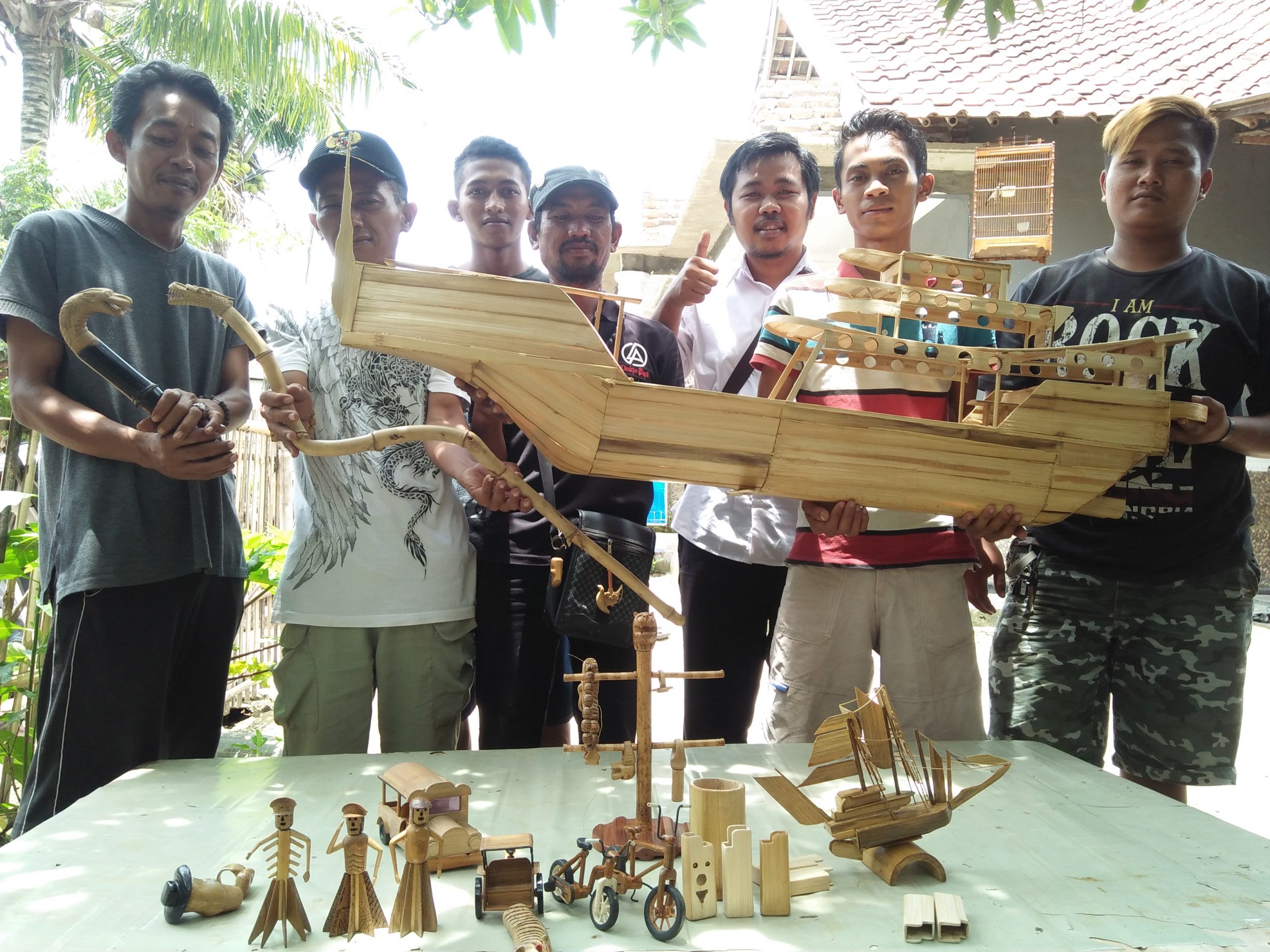 Uniknya Kerajinan Bambu Karya Anak Muda Desa Ciasem Girang