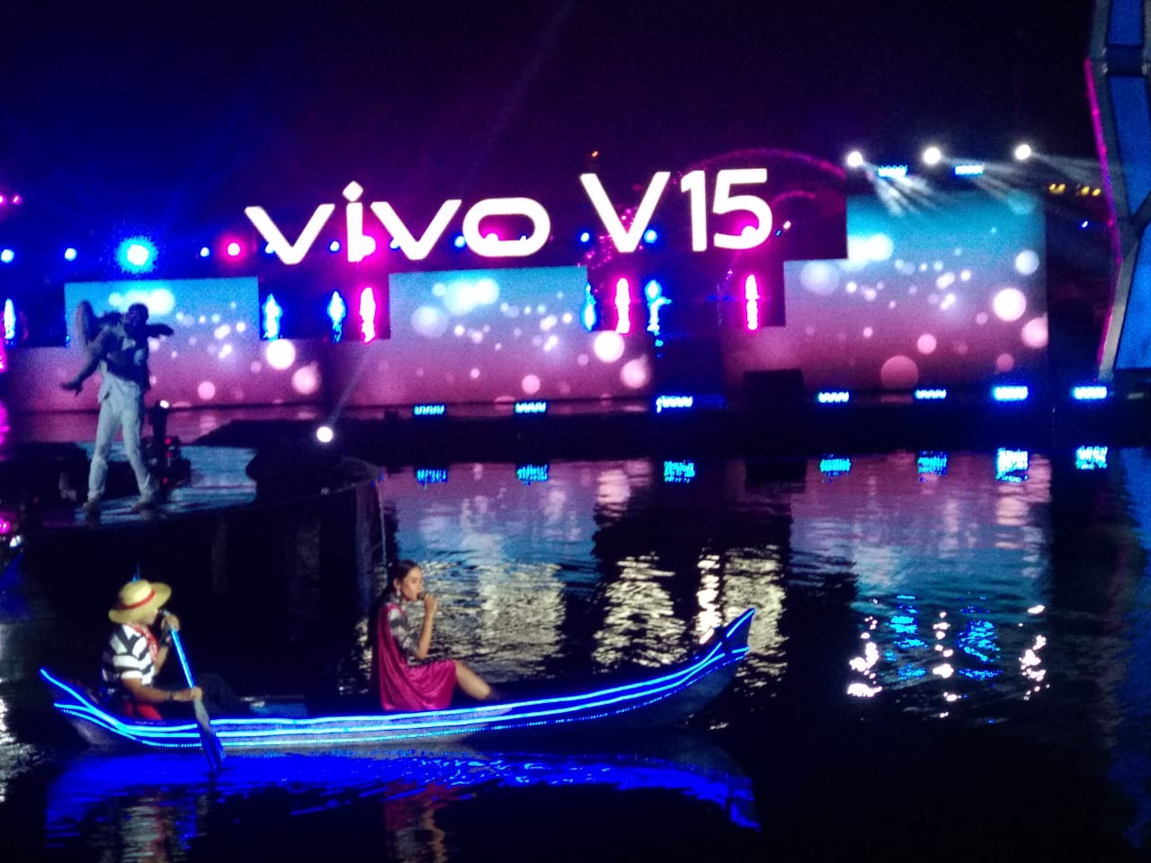 Melihat Lagi Keseruan Launching Vivo 15 di Taman Air Mancur Sri Baduga