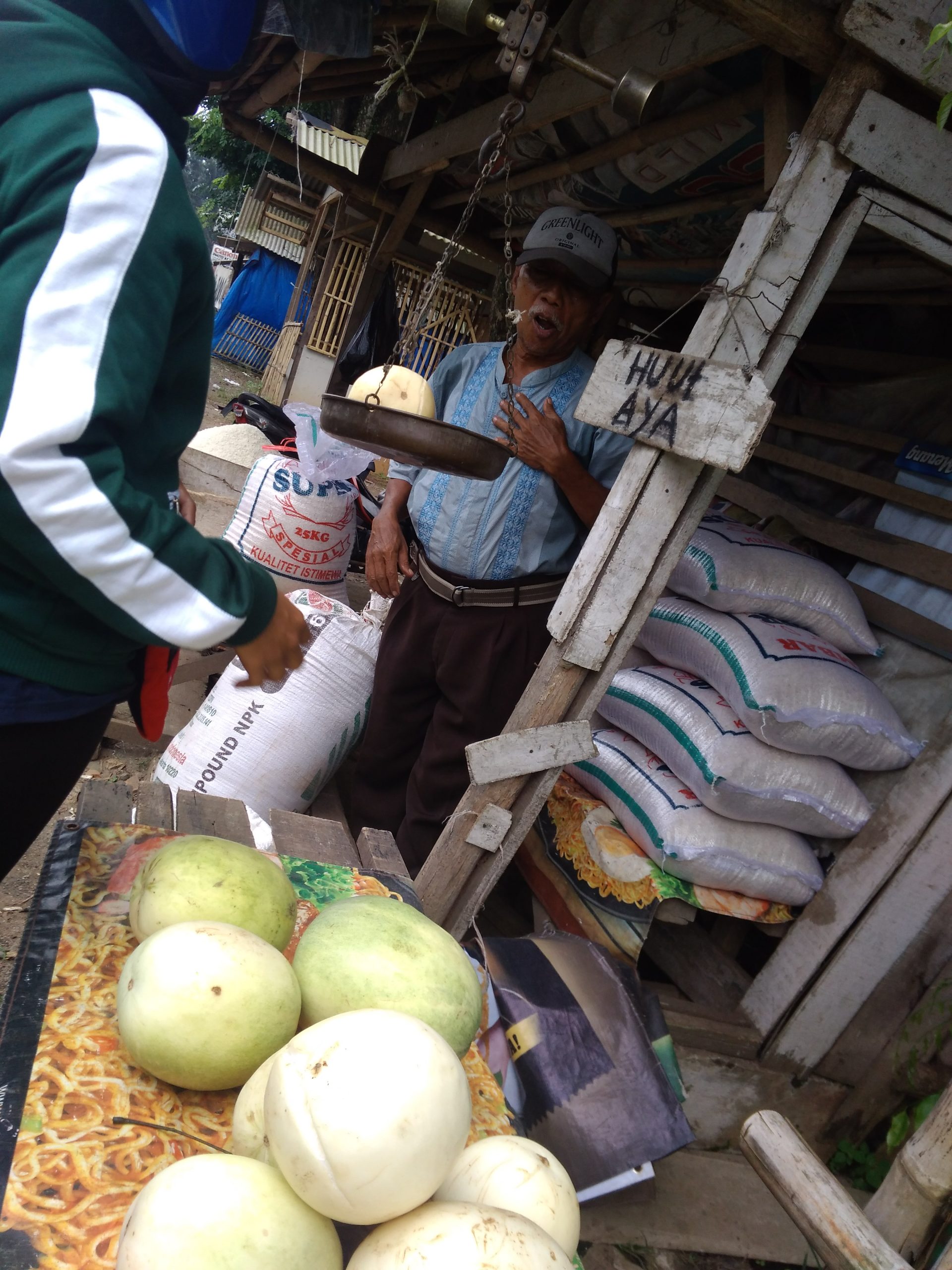 Jelang Ramadan, Penjual Timun Suri Banjiri Kota Subang