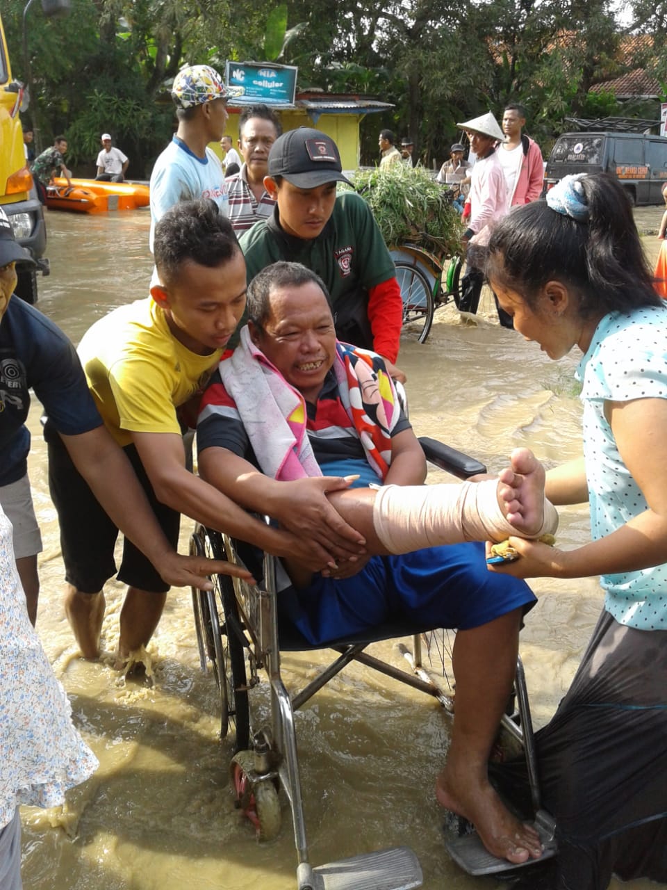 5 Kecamatan di Indramayu Terendam, Kemensos Kirimkan Logistik Untuk Warga Terdampak