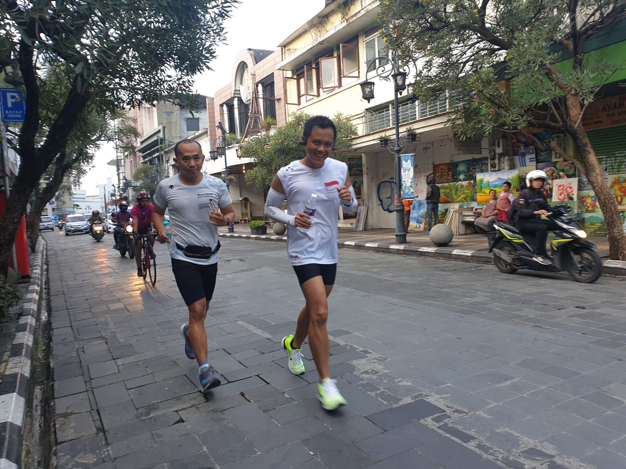Inspiratif! Joshua Lari 100 Km Keliling Bandung Ajak Warga Tidak Golput