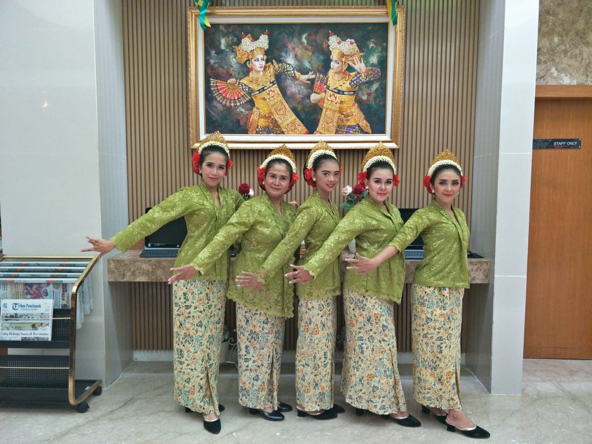 Yayasan Sanggar Seni Kusuma Pentaskan Tari Jaipong di Pekan Gawai Dayak Kalimantan Barat