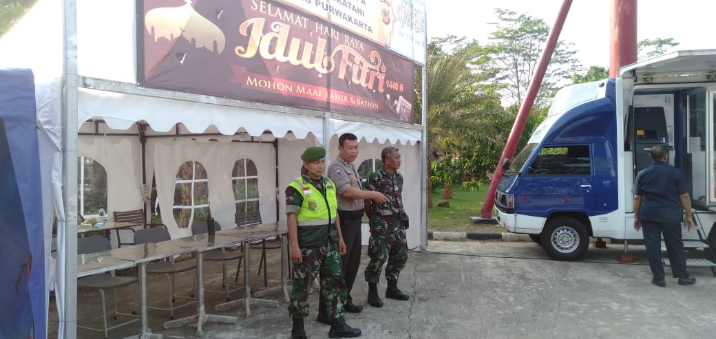 Anggota TNI dan Polri Siaga di Rest Area KM 88 Tol Cipularang