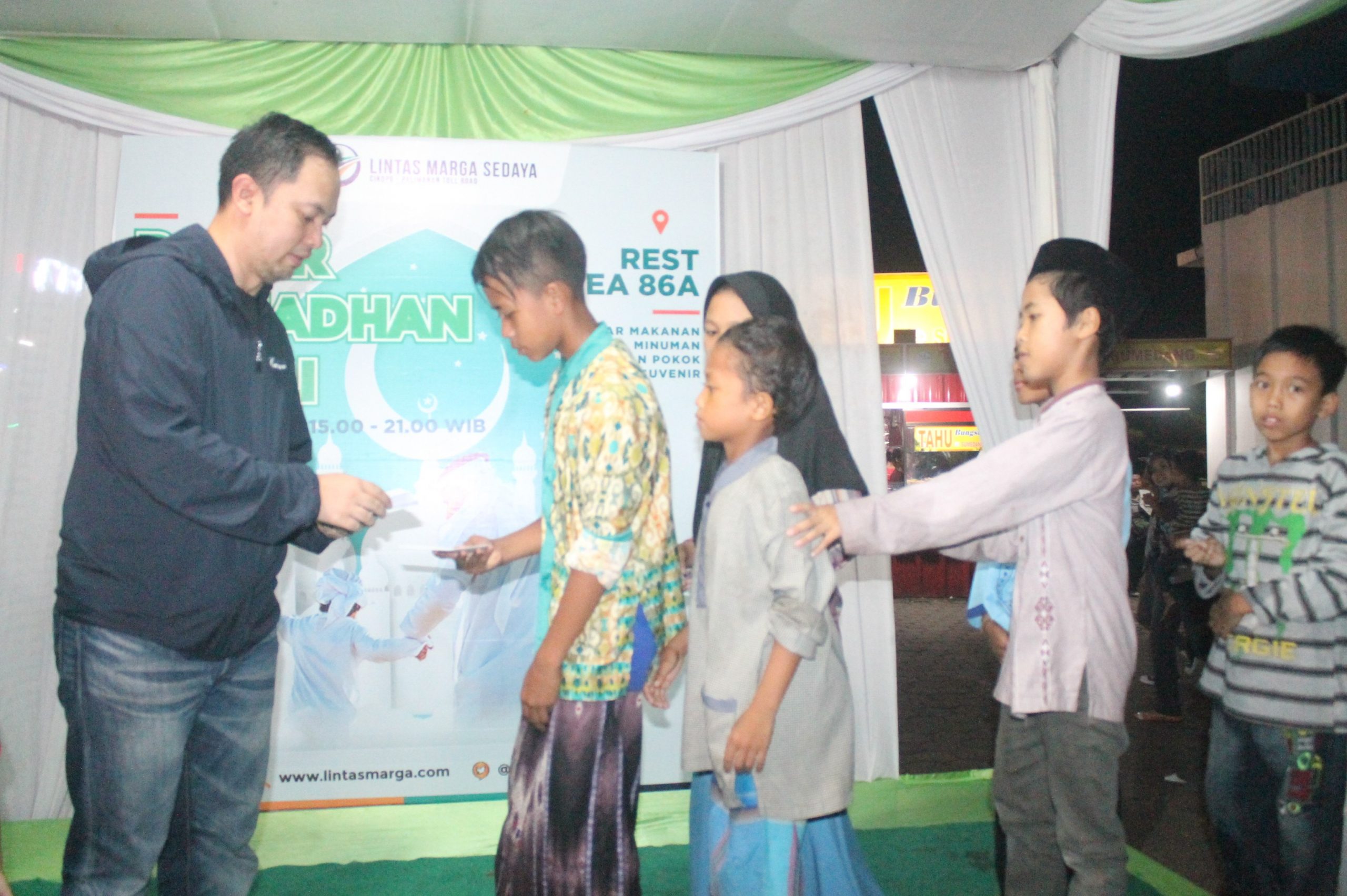 PT LMS Gelar Bazar Ramadhan, Santuni 30 Anak Yatim