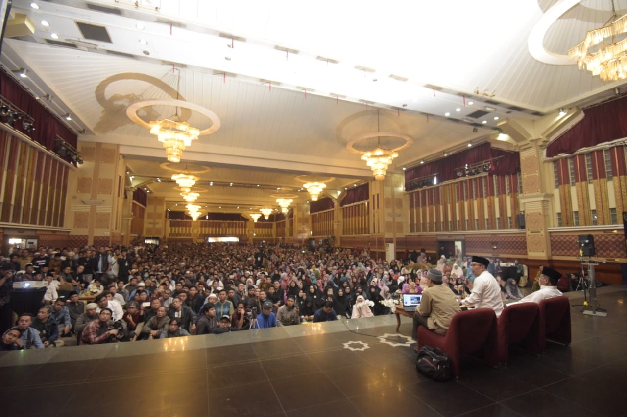 Ridwan Kamil dan Ustad Rahmat Debat Sengit, Pro Kontra Simbol Iluminati di Masjid As-Safar