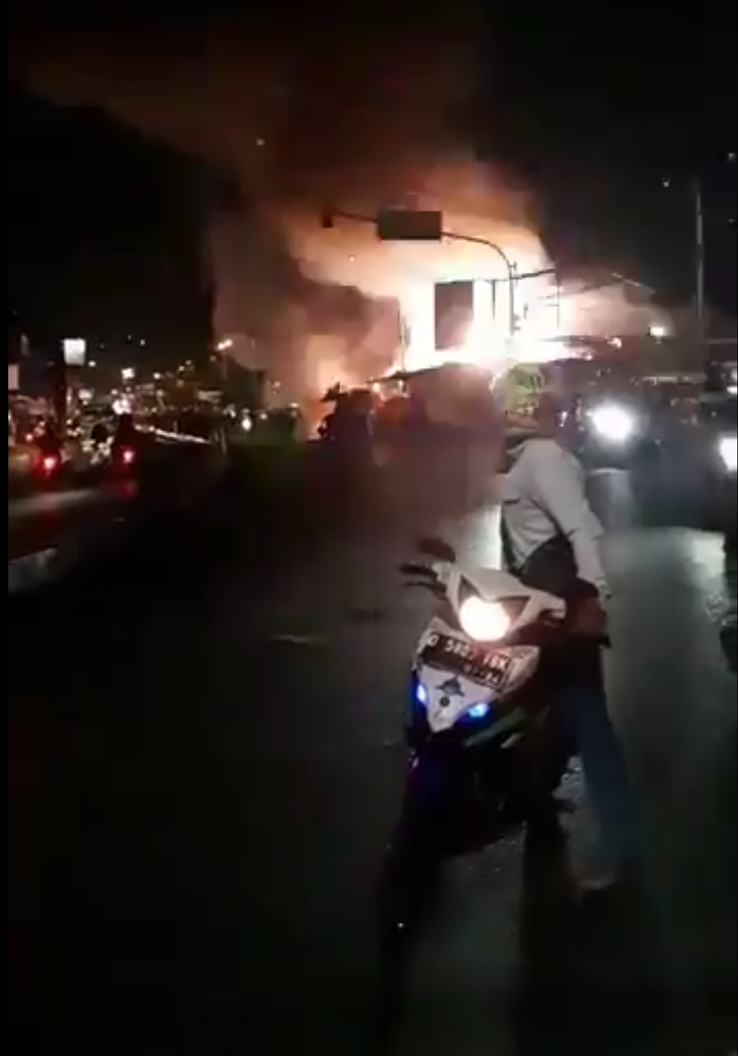 BREAKING NEWS! Pasar Ujungberung Bandung Kebakaran