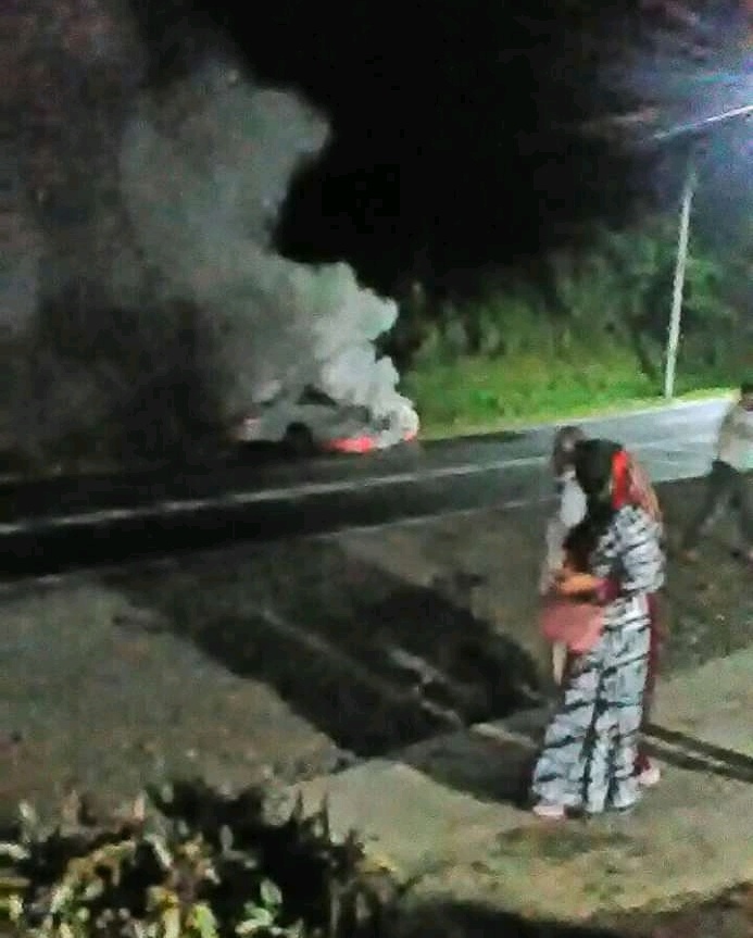 Toyota Camry Hangus Terbakar saat Melintas di Tanjakan Emen, Sopir dan Penumpang Selamat