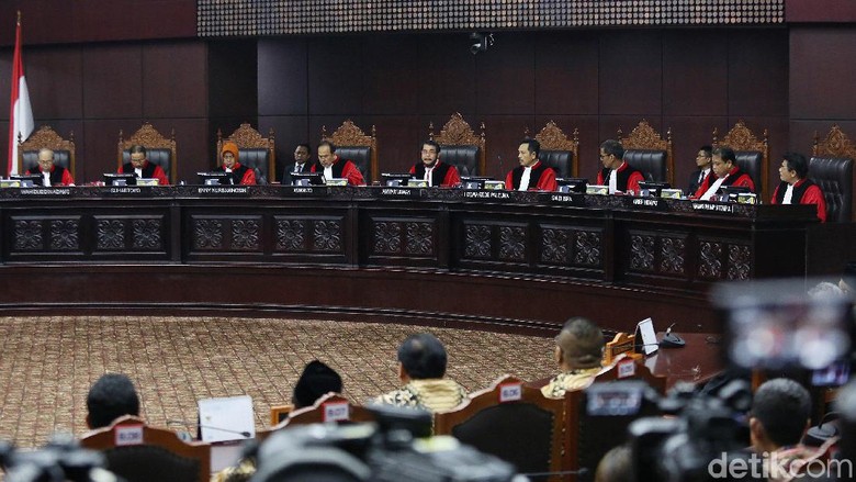 Seluruh Gugatan Prabowo-Sandi Ditolak