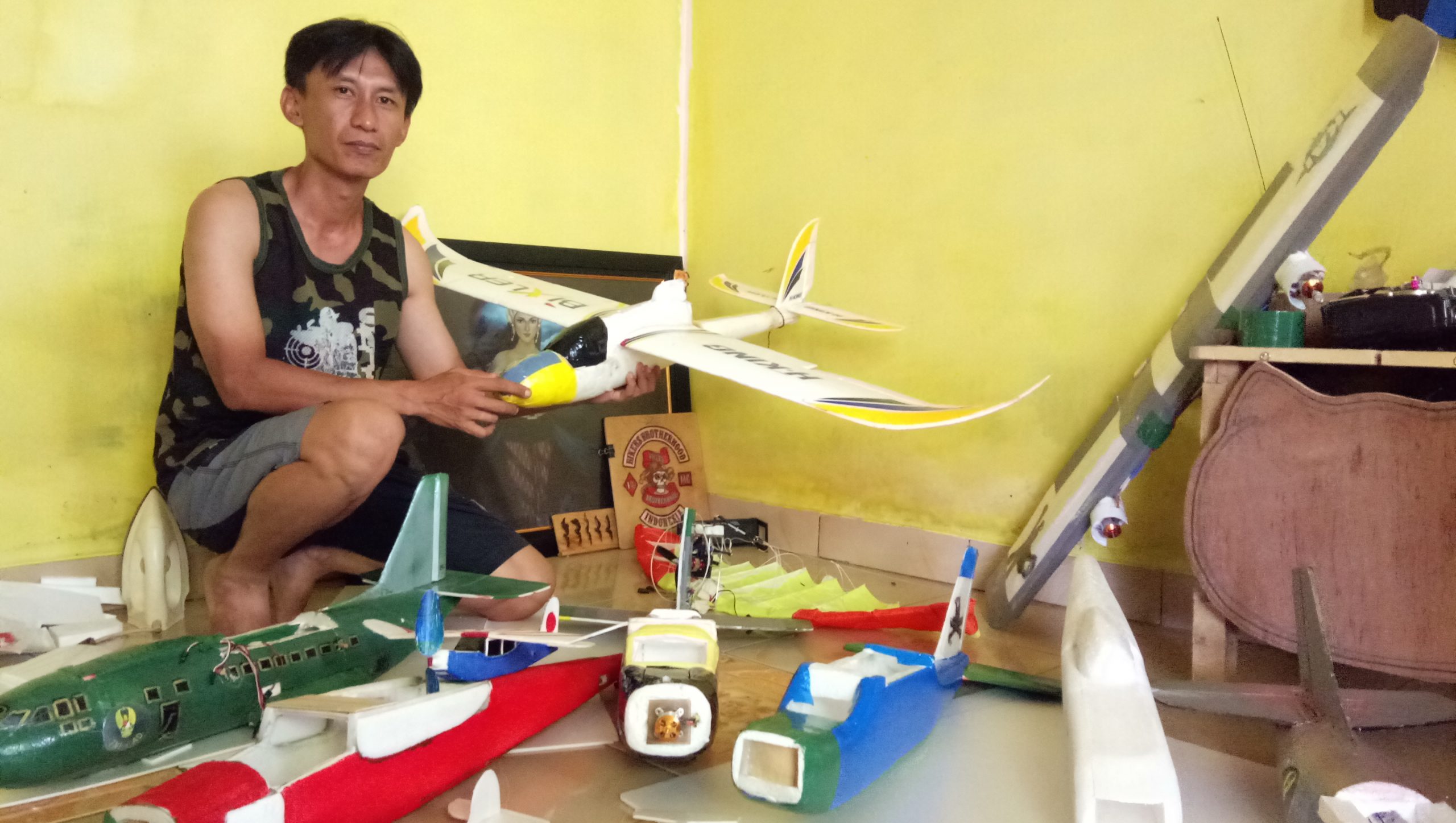 Hari Nurdiansyah Ubah Rumah jadi Bengkel Pesawat Aeromodelling