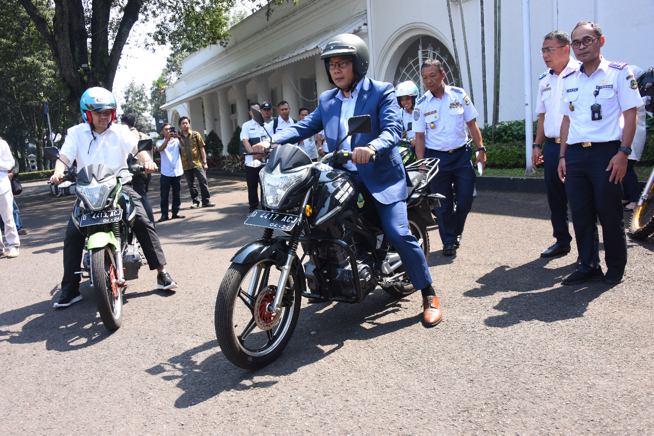 Pemdaprov Jawa Barat Hibahkan 6.000 Motor Listrik untuk Masjid