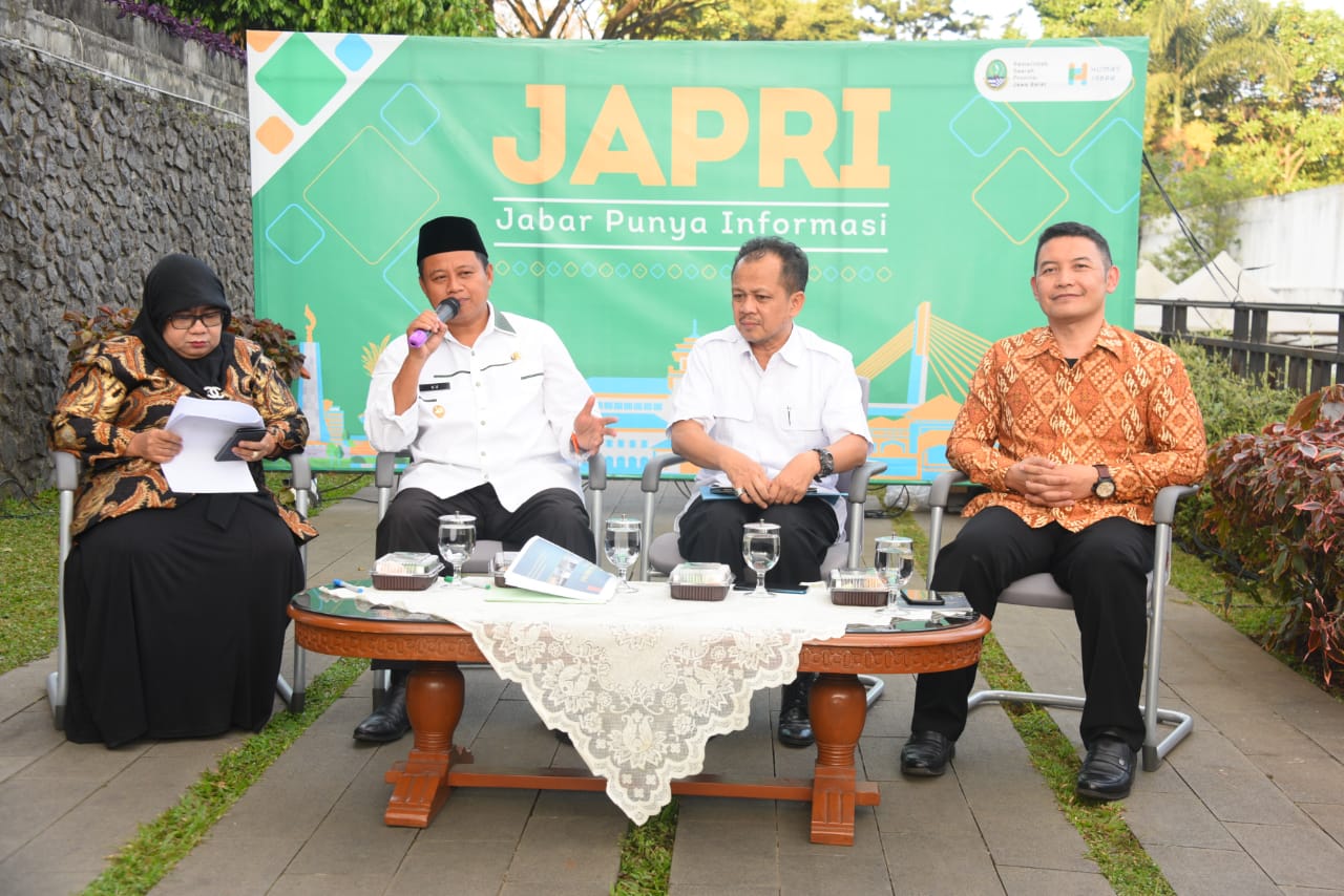Uu Ruzhanul Jadi 'Amirul Hajj Jawa Barat'