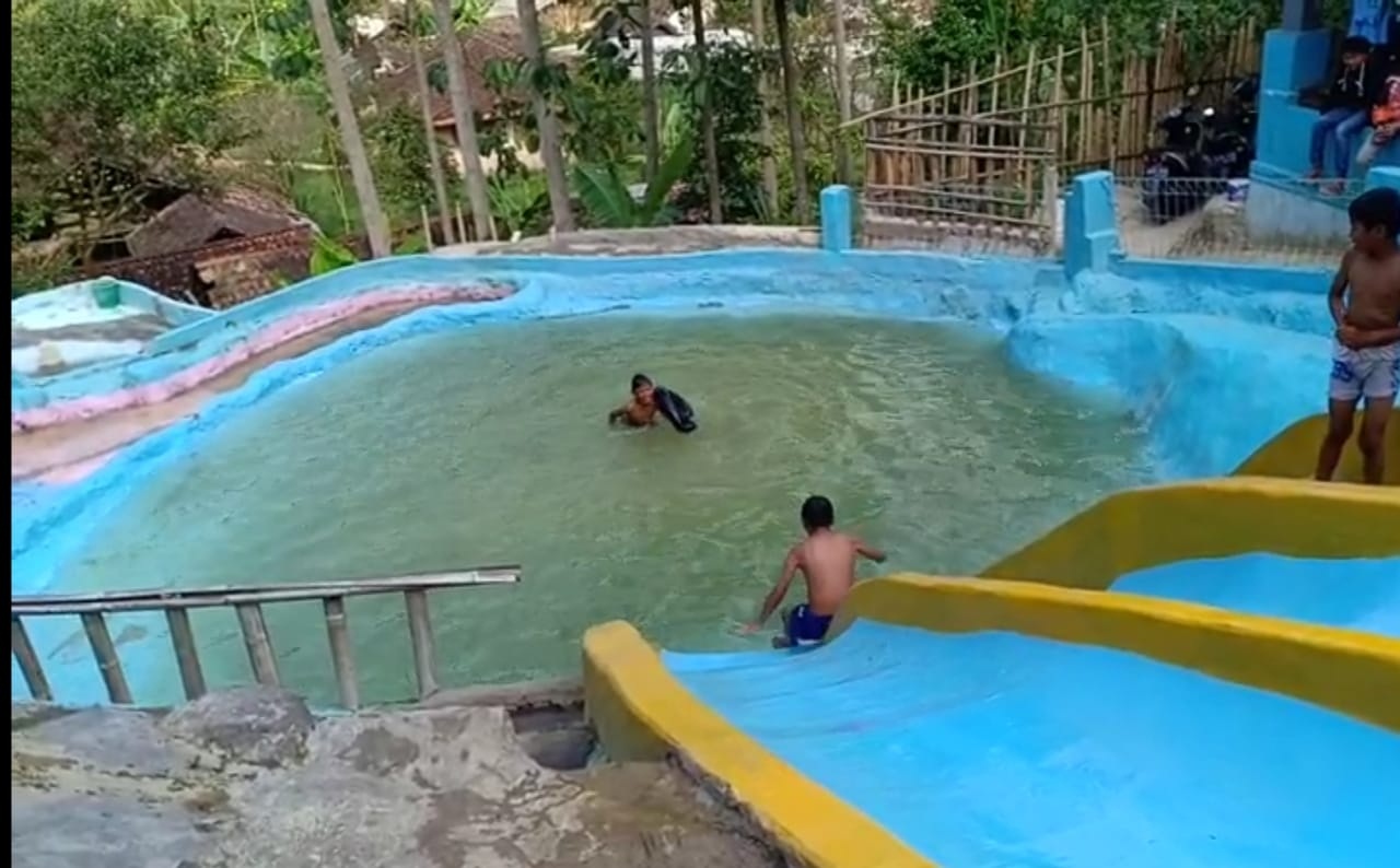 Kolam Renang di Bekas Galian Pasir, Sarana Hiburan Murah Anak-anak