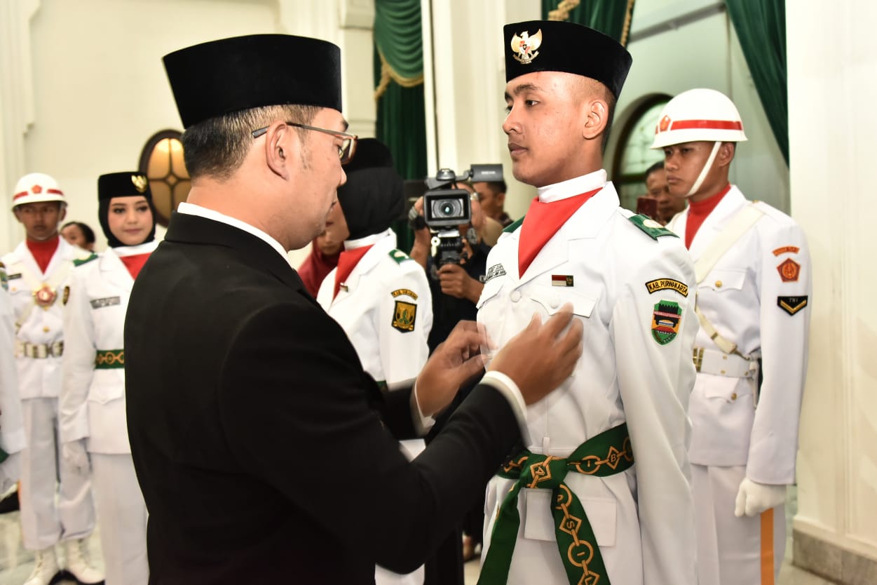 Ridwan Kamil Mengukuhkan Anggota Paskibraka Jabar 2019