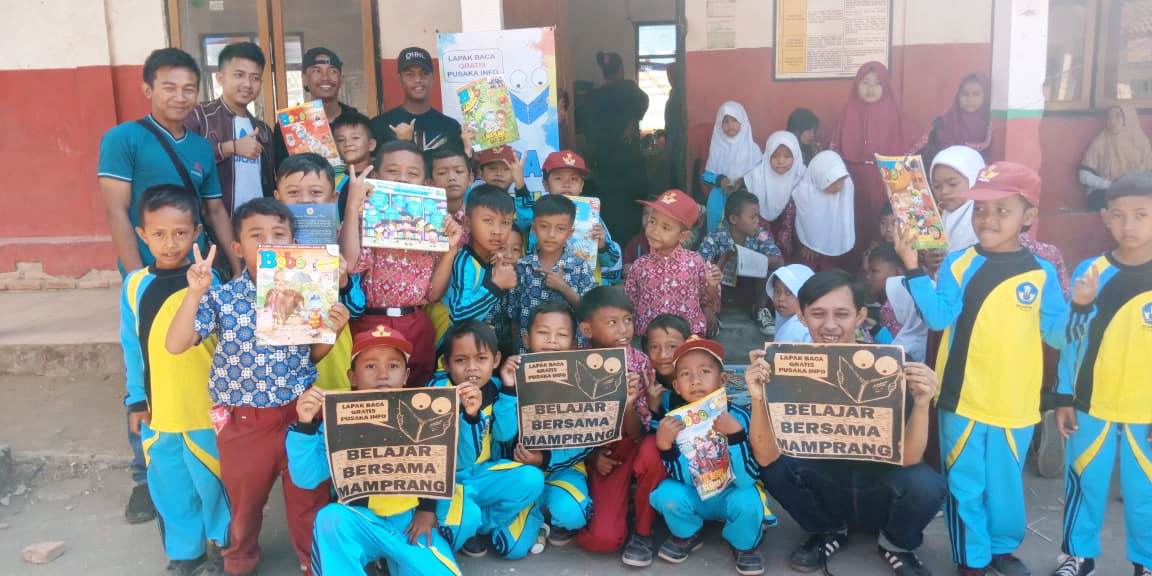 Komunitas FB Pusaka Info Buka Lapak Baca, Keliling SD Budayakan Literasi