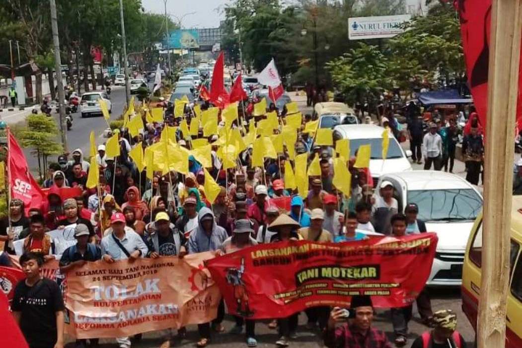Tak Dapat Setifikat, Ratusan Petani Demo Pemkab