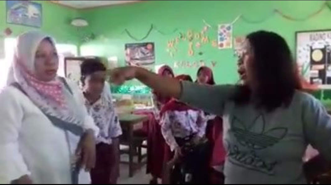 Viral! Guru SD di Gowa Dikeroyok Orang Tua Siswa saat Mengajar