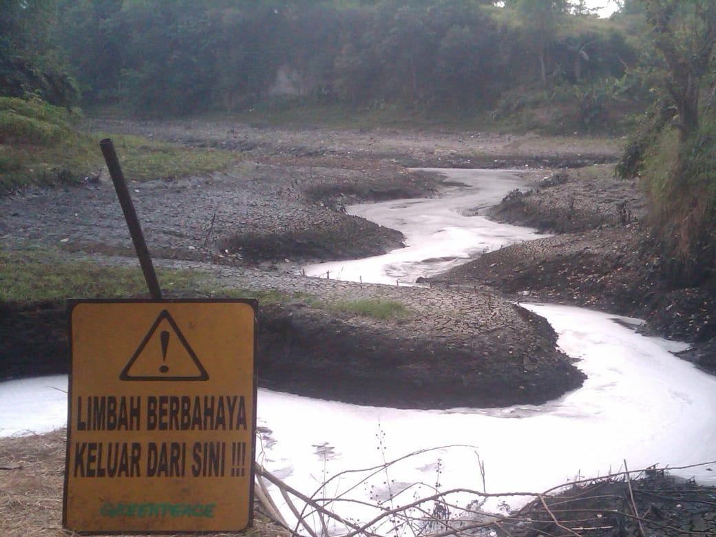 Pantau Kualitas Air Anak Sungai Citarum, Awasi dan Tindak Industri Pembuang Limbah