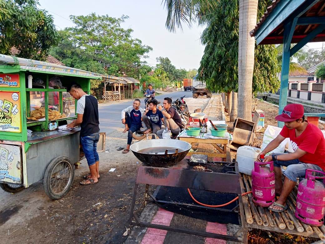 Si Melon Sulit, Pedagang Kecil Beralih ke Gas Non Subsidi