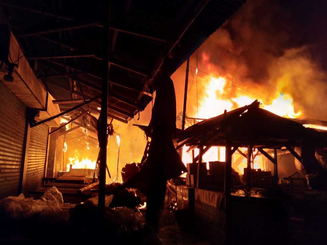 Kerugian Capai Rp 10 M, 300 Kios dan Los Hangus Terbakar
