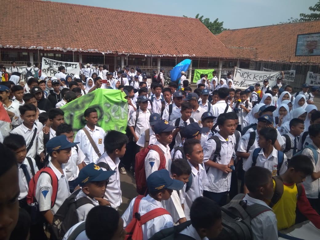 Protes Pungutan Outing Class, Siswa SMP Demo Kepsek