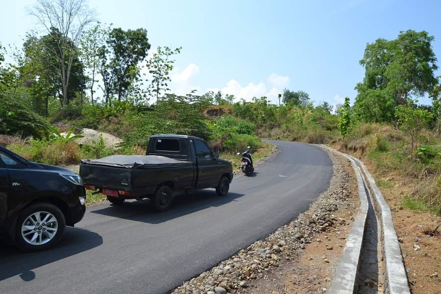 Menunggu Lama, Jalan 5 Kilometer ke Desa Bantarsari Kini Sudah Mulus