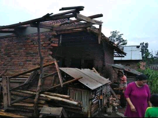 13 Rumah di Cipendeuy Rusak Disapu Angin Puting Beliung