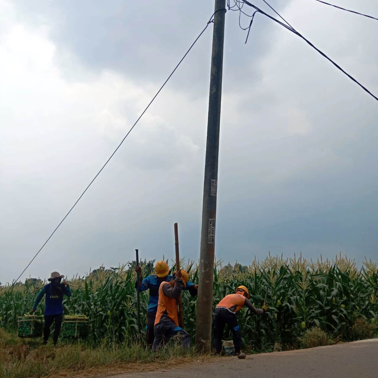 Kabel Menjuntai di Desa Cijunti Sudah Ditangani PLN