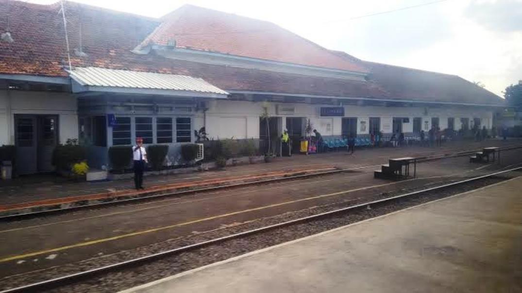 Mulai Desember, Lima Rangkaian Kereta Api Berhenti di Stasiun Karawang