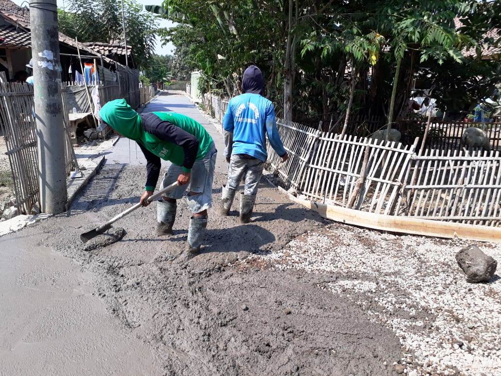 Bangun Jalan Gang Desa, Pemdes Bojongtengah Realisasikan Bantuan Infrastruktur