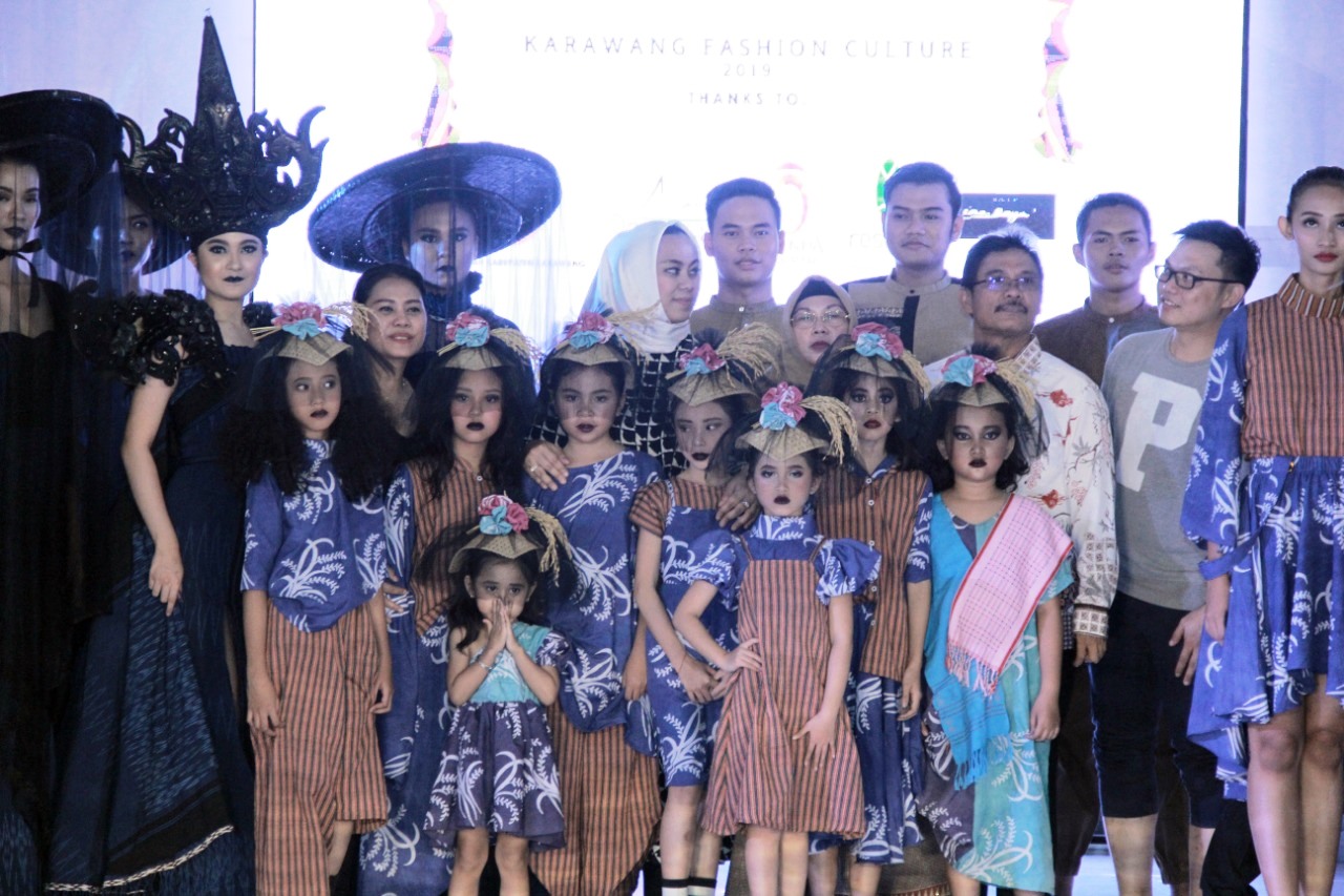 Puluhan Desainer Meriahkan Karawang Fashion Culture 2019