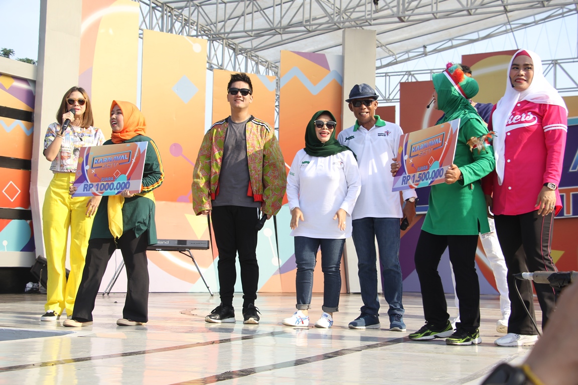 Ribuan Warga Meriah Karnaval SCTV Bertabur Bintang