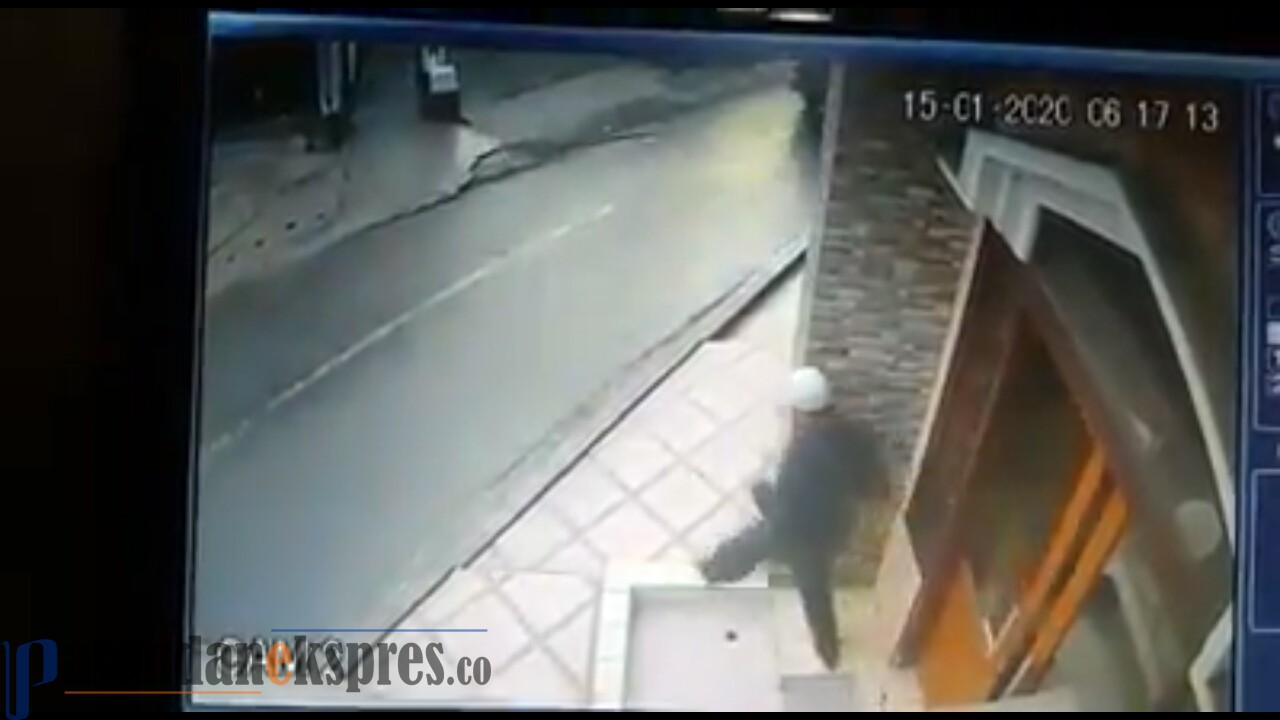 Aksi Pencuri Kotal Amal Terekam CCTV